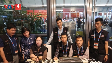 PHÓNG VIÊN APÊÊ BÁO, ĐÀI PA ZAY PA BHRỢ ĐHỊ ĐẠI HỘI XIV ÂNG ĐẢNG