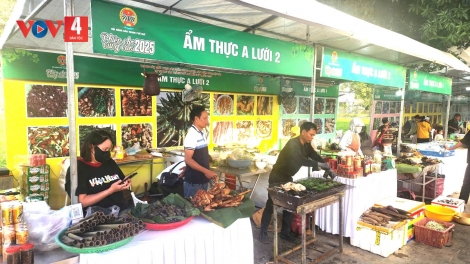 HUẾ: PHIÊN CHỢ ZR’LỤ DA DING CA COONG P’TÊÊT PA CÂL BH’NƠƠN BH’RỢ DA DING CA COONG