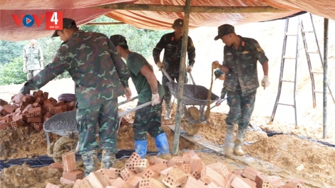 BỘ ĐỘI ĐÀ NẴNG TOONG T’NGAY HA DUM ZOOI ĐHA NUÔR CHOH ĐONG ĂT HƠNH TẾT