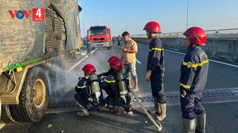 CẢNH SÁT CHA GROONG LÂNG TA PĂT RA ROOH ÂI ĐƠƠH TA PĂT XE TẢI ROOH ĐHỊ C'LÂNNG LƯƠT ĐƠƠH ĐÀ NẴNG - QUẢNG NGÃI