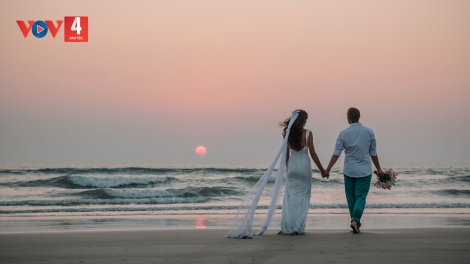 TÌNH YÊU Ở LẠI