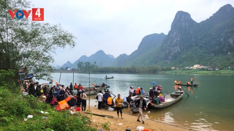  NỖI BUỒN BÊN DÒNG SÔNG GIANH