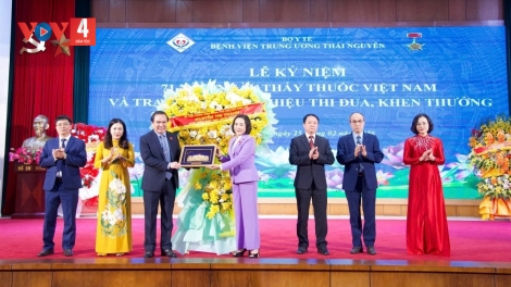 PHÓ CHỦ TỊCH QUỐC HỘI NGUYỄN THỊ THANH PÂH G’LUH HƠNH DEH 71 C’MOO T’NGAY MANƯIH ZƯ PA DƯAH ĐH’REH CR’AY VIỆT NAM ÂNG BỆNH VIỆN TRUNG ƯƠNG THÁI NGUYÊN