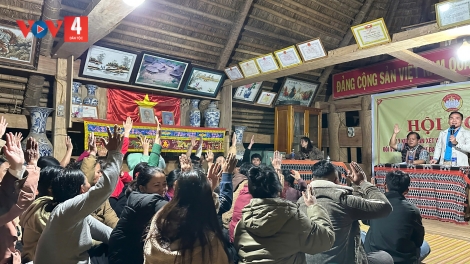 ĐHA NUÔR CƠ TU DA DING CA COONG ĐÀ NẴNG ĐƠC RÂU RƠƠM KÍA ĐHỊ TA LA PHIẾU