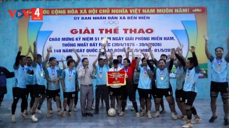 BẾN HIÊN: BHRỢ CHA NER BÓNG ĐÁ PÂN JƯIH HƯNH DEH BHIÊC BHAN T’NGAY 30/4 LÂNG 1/5