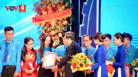 CHỦ TỊCH QUỐC HỘI TA ĐANG MOON: ZẬP CẤP TỔ CHỨC CÔNG ĐOÀN T’BHLÂNG PA DƯR RAU LIÊM CHOOM HA MANUYH PA BHRỢ LÂNG T’BHLÂNG PA DƯR BƠR ACOON SỐ