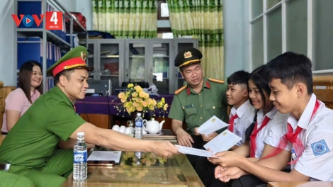 MANƯIH CHIẾN SĨ CÔNG AN ZAY TA NIH LÂNG BH’RỢ ĐOÀN