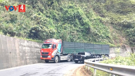 HUẾ: XE CHỞ K’CHĂH VÊY CƠNH BHRỢ T’VAIH BHRÊY TĂH 