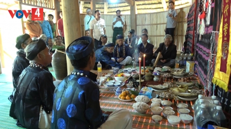 VEL RA ĐUNG, CHR’VAL SÔNG KÔN MỌOT GƯƠL 