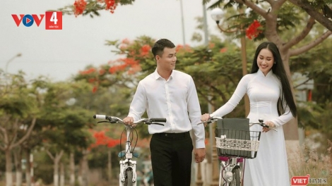 Ca khúc THỜI HOA ĐỎ 