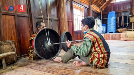 Chiêng Tha và tiếng vọng Thần Mặt trời: Báu vật tâm linh của người Brâu, Giẻ Triêng