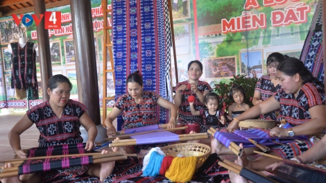 K’ĐHƠỢNG BHRỢ TAANH ZÈNG COH DA DING CA COONG A LƯỚI
