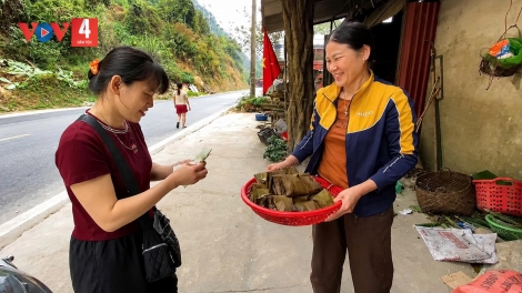 Thơm thảo hương vị núi rừng trong chiếc bánh củ chuối Bản Đồn