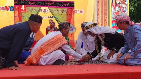 Độc đáo đám cưới người Chăm Islam tại Ngày hội văn hóa dân tộc Chăm