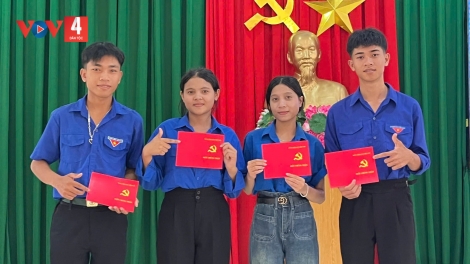 PA DƯR ĐẢNG VIÊN TƠỢ PHONG TRÀO CƠ SỞ