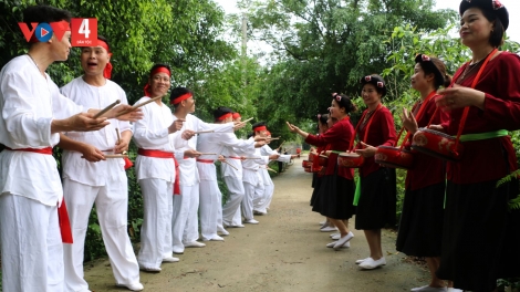 HÁT TRỐNG QUÂN