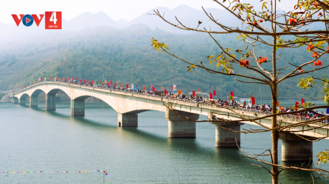 Lạc bước giữa "Vịnh Hạ Long Tây Bắc" và hương vị chả cá sông Đà