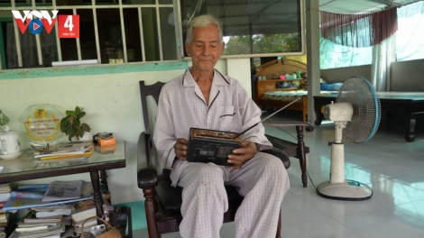 បក្ខជនខ្មែរមួយរូបអស់ពីចិត្តពីថ្លើមចំពោះស្រុកភូមិ