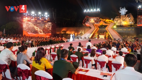 "Sao sáng dẫn đường" thắp sáng tri ân tại Nghĩa trang Liệt sĩ quốc gia Đường 9
