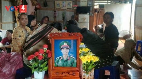 PA DZOOC QUÂN HÀM THƯỢNG SĨ ĐOỌNG HA CHIẾN SĨ CĂH DZỢ MA MÔNG BÊL TRÔÔNG DẤC MA NƯIH ĐHỊ GIA LAI