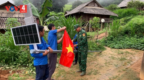 Hơn 5.000 bóng đèn thắp sáng tuyến đường biên giới Sơn La
