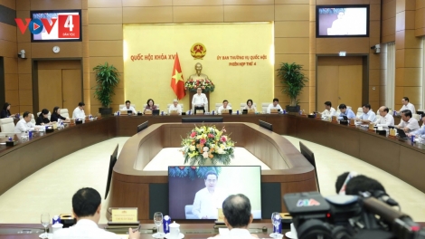 TƠỢP BHRỢ PR’HỌP G’LUH PUÔN ÂNG ỦY BAN THƯỜNG VỤ QUỐC HỘI