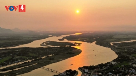 THÌ THẦM VỚI DÒNG SÔNG