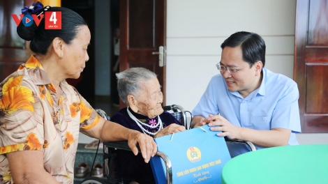 CHỦ TỊCH TỔNG LIÊN ĐOÀN LAO ĐỘNG VIỆT NAM LƯM, CHER ĐOỌNG PR’HÊL HA PR’LOỌNG ĐÔNG CHÍNH SÁCH COH ĐÀ NẴNG