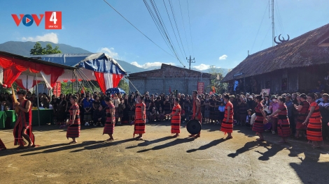 Yêu nhau qua những cuộc đi sim