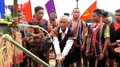 TRÀ VÂN – ĐHỊ DA DING CA COONG PRÁ XAY