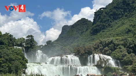 Bản Giốc mùa nước đẹp, gọi bước chân du khách