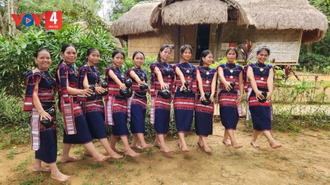 Lễ đóng cửa kho lúa của người Ba Na