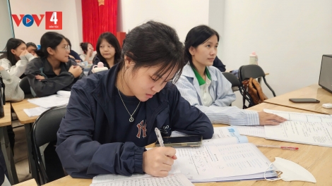 Cô gái Dao Áo Dài vượt khó đến giảng đường đại học