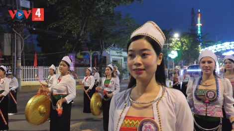 Rộn ràng đêm diễu hành đường phố tại Lễ hội Văn hóa, Du lịch Mường Lò 2026