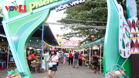 Phiên chợ kết nối nông sản địa phương, tạo đầu ra cho sản vật