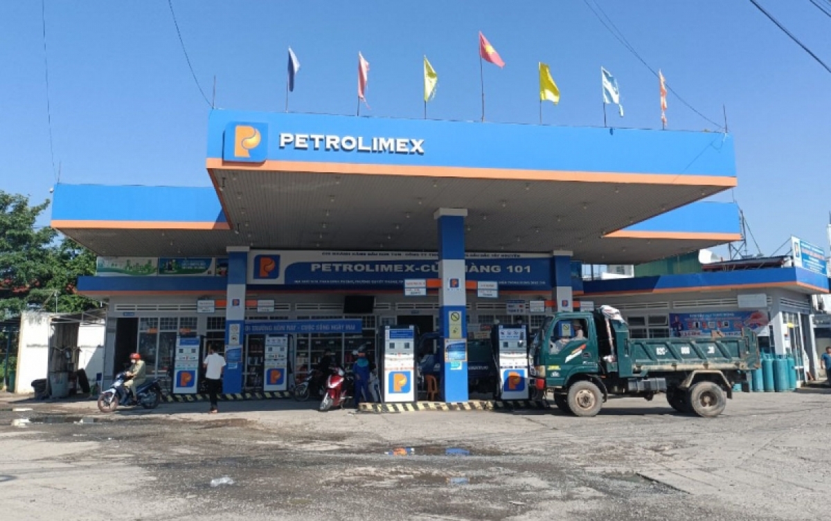 Dùl anih tăc xang zờu bơh Petrolimex Kon Tum