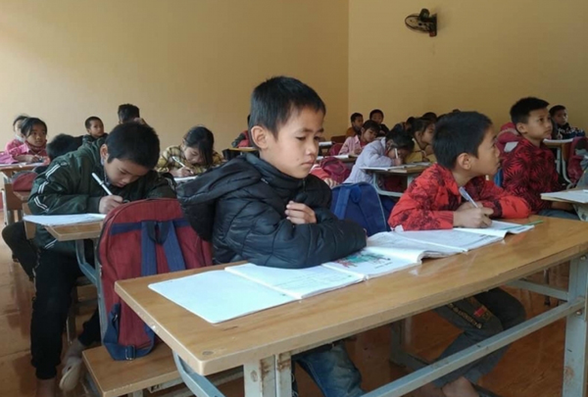 Lớp học mới khang trang do Nhóm Niềm Tin vận động tài trợ từ Dự án Sức mạnh 2000.