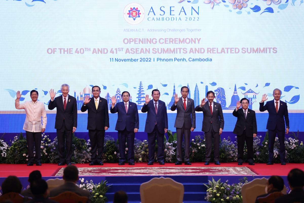 
Mâu kăn dêi mâu kong têa ki veăng hôp hneăng Hôp mâu Kăn xiâm ASEAN rôh má 40,41