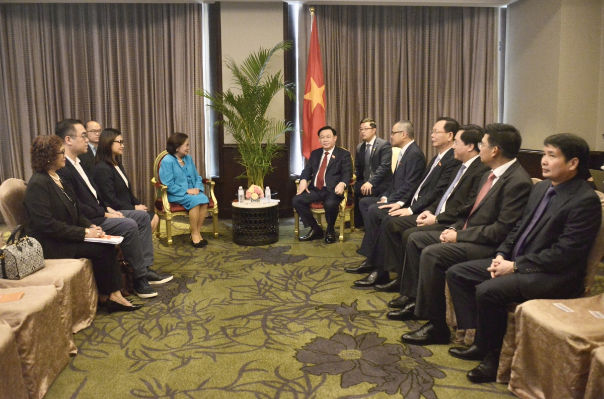 Củ tịc Quốk hội ồng Vương Đình Huệ wă Củ tịc Tập đoàn tơnguh bơtàu Tiah Clark