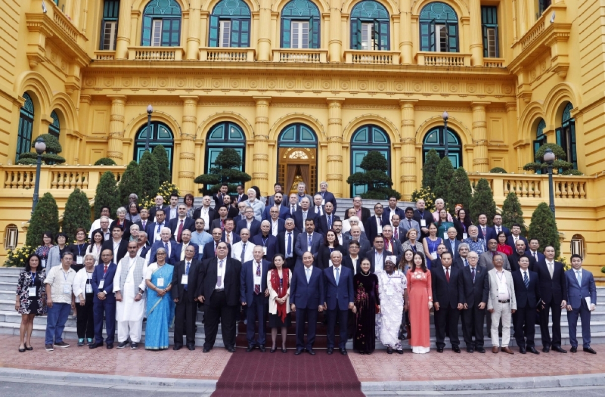 
Khua mir sir Nguyễn Xuân Phúc čơphin rŭp hăng ƀing khua pơ ala nao pơhmư̆ mông bưp ƀô̆ mơta