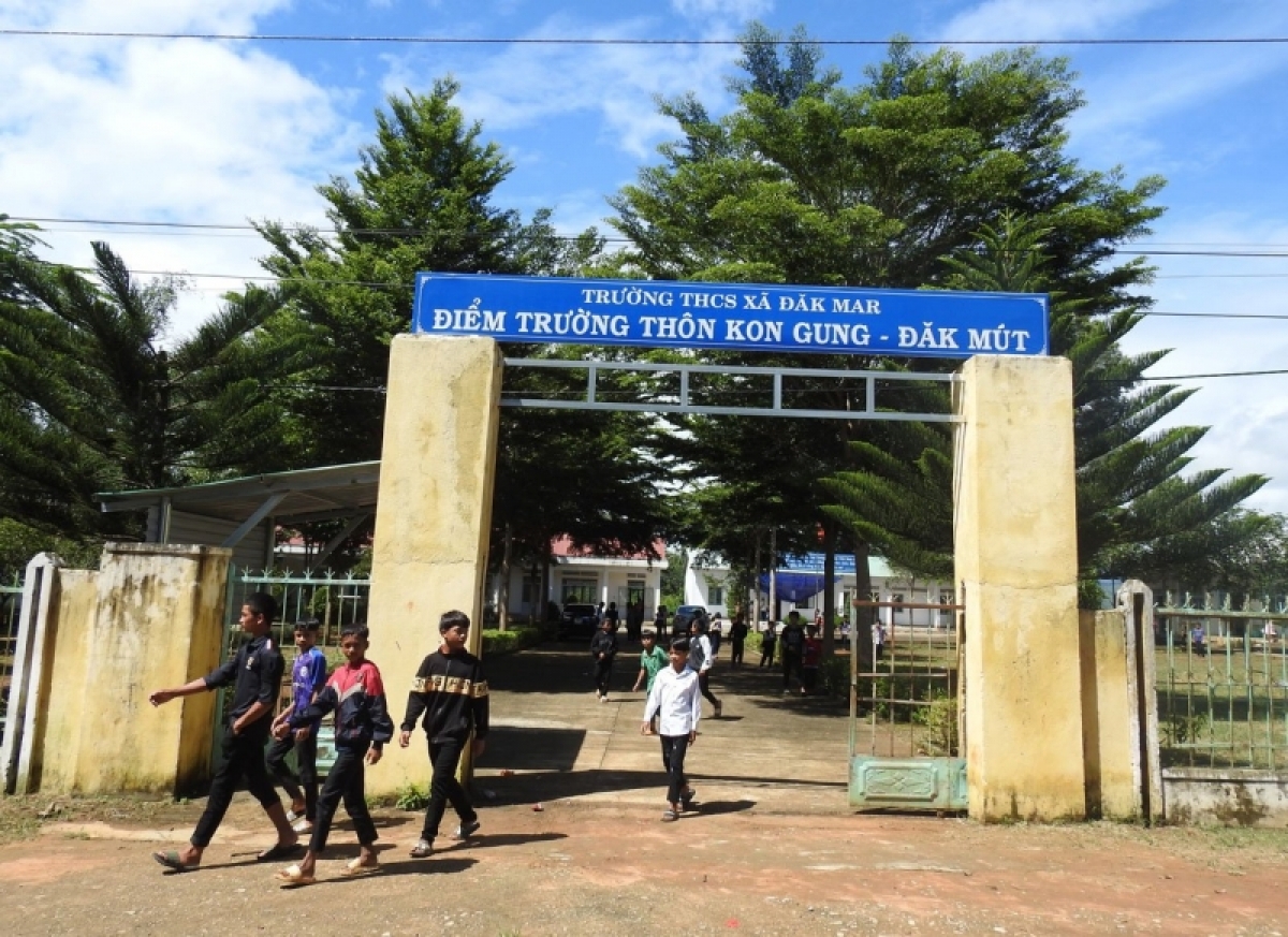 
Anih pơtô hrăm ƀơi plơi Kon Gung-Đăk Mút ataih mơng sang hră phun 11 km