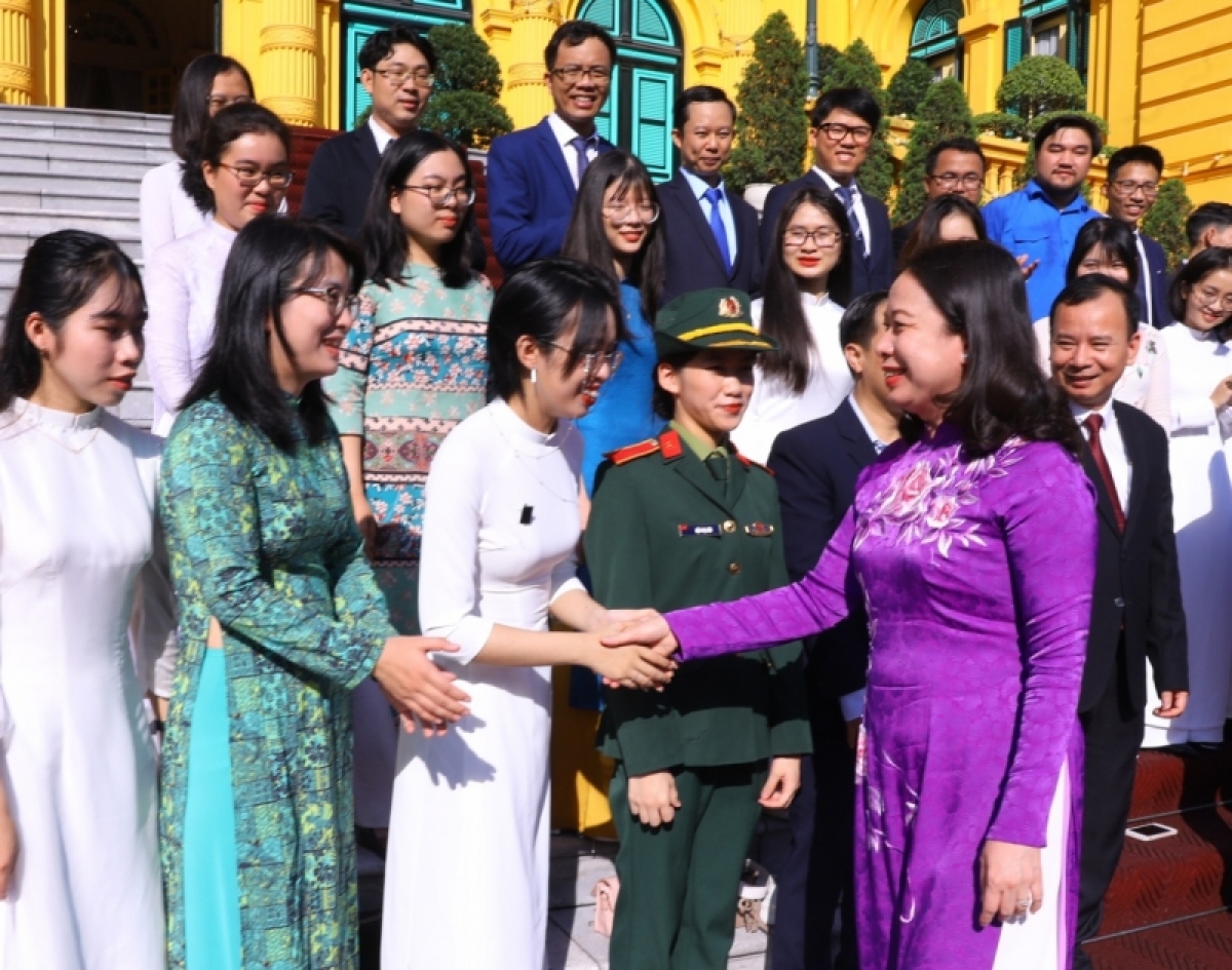 Phó Củ tịc lơgar mò Võ Thị Ánh Xuân tìp mat ală cau ala mat