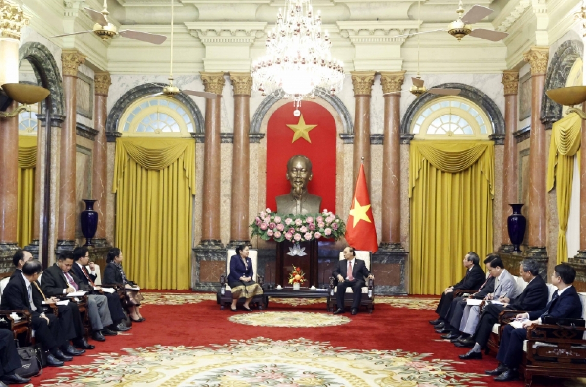 
Mông jơnum tŭ jum