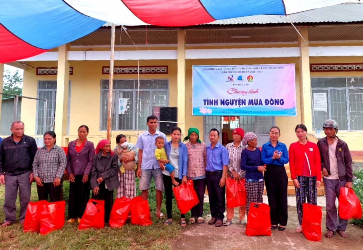 
Asong tơmam ăn dôm ŭnh hnam mơmat tat