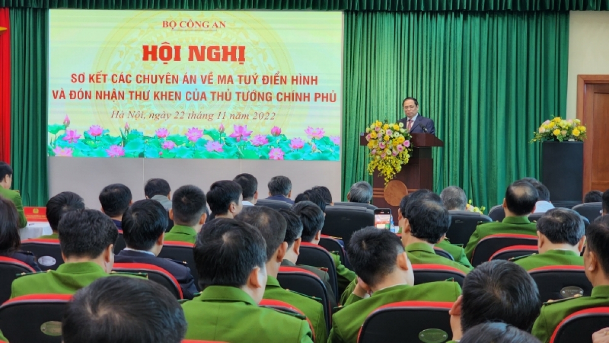 
Thủ tướng pơma tơ̆ hop akŏm