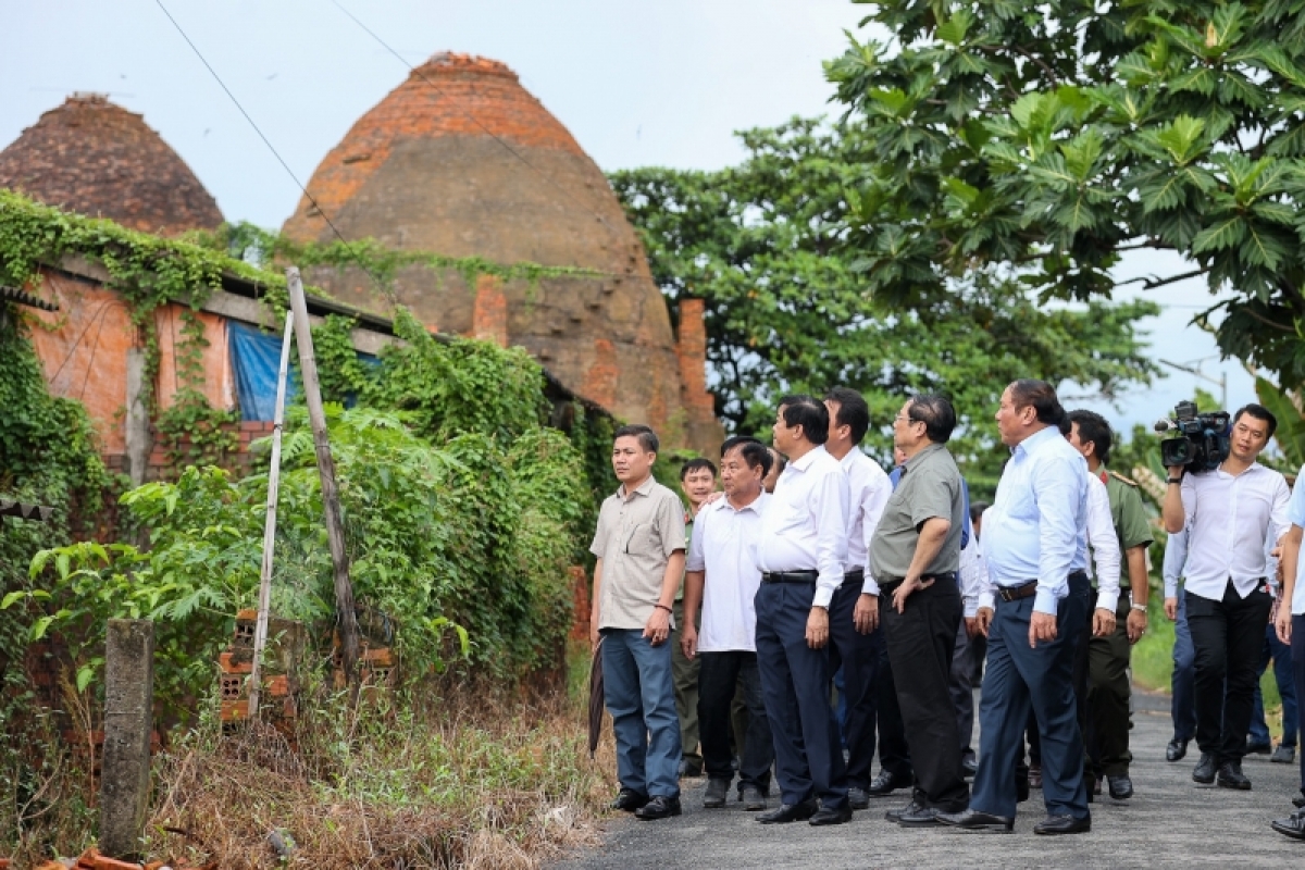 
Khua dêh čar Phạm Minh Chính pel ĕp plơi pơkra gŏ lŏn Măng Thít pơ̆ Vĩnh Long