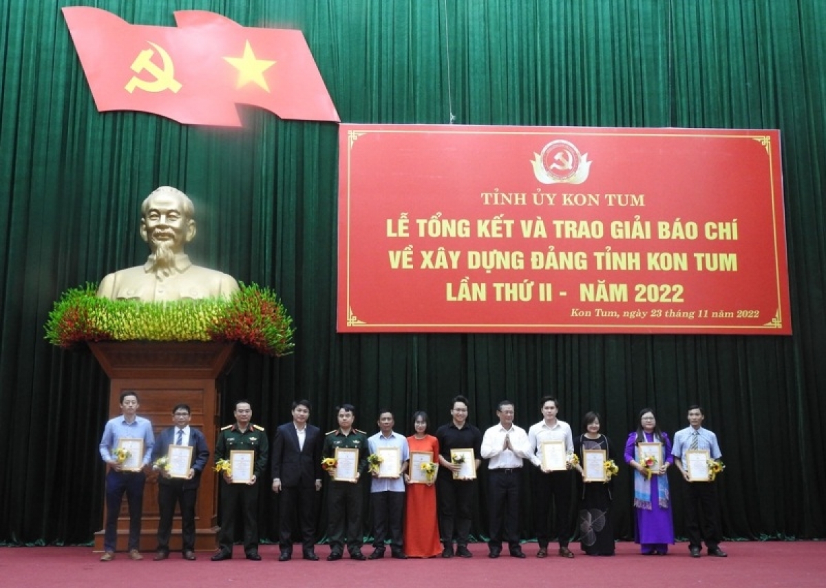 
Pôk tơmam hơpăh ăn rim bơngai iŏk đei tơmam hơpăh C