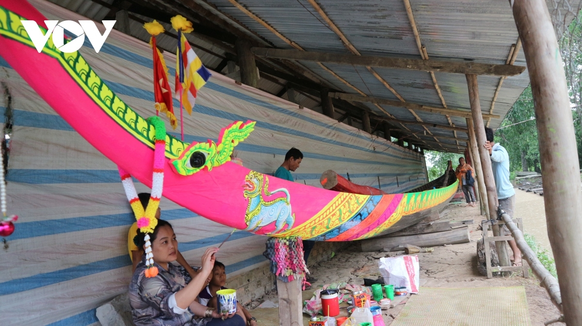 Anai Sơn Sà The lac nghệ nhân cih hình naih gheih