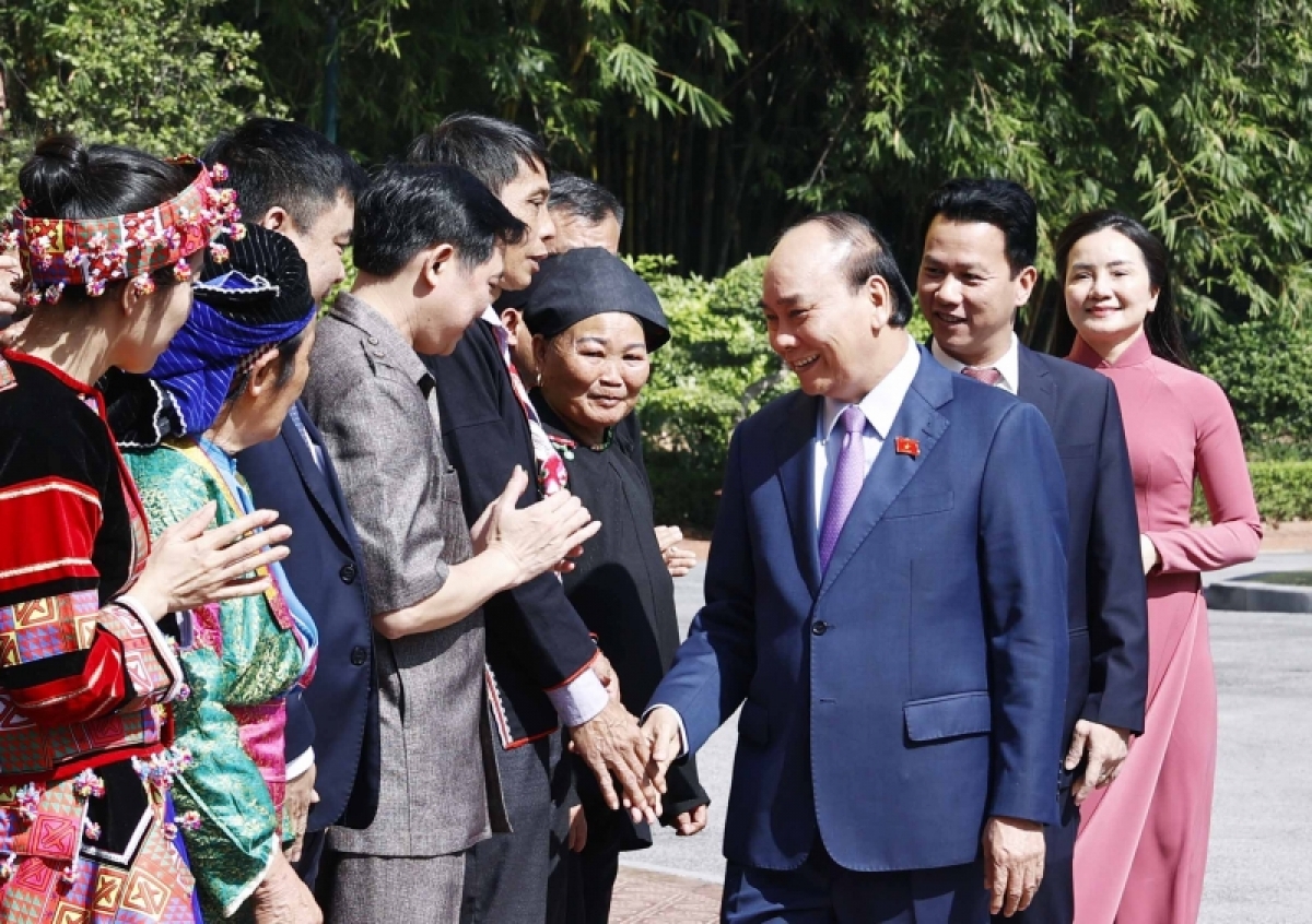 Chủ tịch nước Nguyễn Xuân Phúc gặp mặt 39 đại biểu người có uy tín tiêu biểu đại diện cho gần 2.000 người có uy tín của tỉnh Hà Giang
