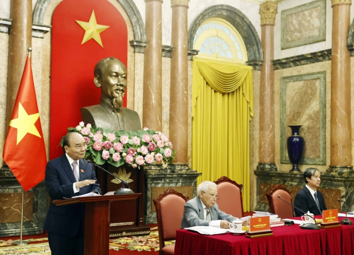 Khua mir sir ơi Nguyễn Xuân Phúc đĭ pơhiăp ƀơi mông bưp ƀô̆ mơta